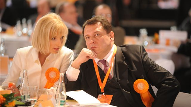 Paroubek bude požadovat snížení platů manažerů firem