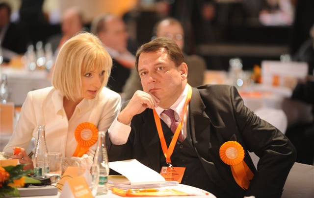 Paroubek bude požadovat snížení platů manažerů firem