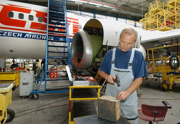 Letečtí technici a inženýři v ČSA přistoupili na požadavek vedení a odsouhlasili snížení mezd