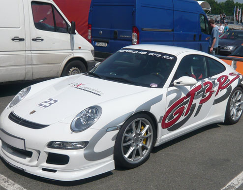 Brněnský okruh opět láká na největší sraz sportovních aut pro veřejnost