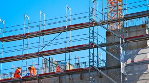 V Česku se méně staví byty i domy