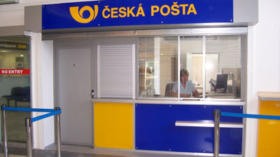 Chcete poslat dopis? Na poště můžete čekat i hodinu!