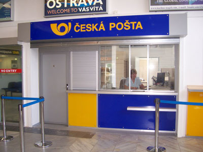 Chcete poslat dopis? Na poště můžete čekat i hodinu!