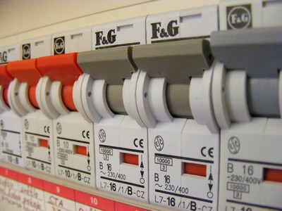 Spotřeba elektřiny v ČR klesla o 15 procent