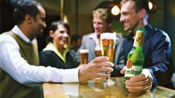 Plzeňský Prazdroj nabídne levnější pivo v PET lahvích