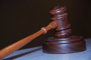 Plošná výplata dávek poukázkami v Litvínově byla nezákonná