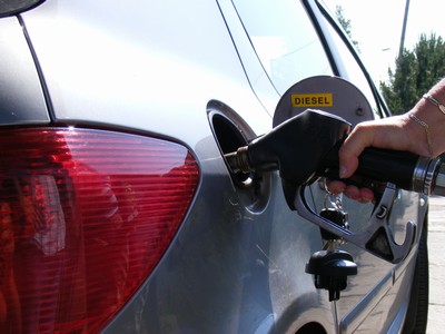 Průměrné ceny pohonných hmot klesají měsíc a půl bez přestávky