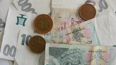 Lidé se zadlužují stále více, život na dluh se Čechům zamlouvá