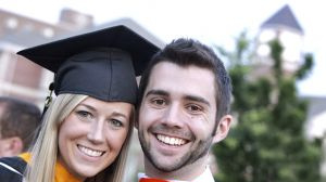 Rychlí studenti plzeňské fakulty by měli vrátit své tituly a odejít z vlivných funkcí