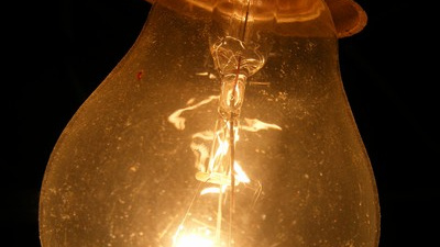 Elektřina po šesti letech zlevní téměř o čtyři procenta