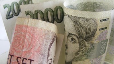 Průměrná hrubá mzda stoupla na 23 350 korun díky propouštění