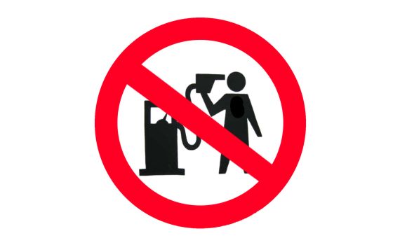 Benzín zdražil o další korunu, kam cena poroste