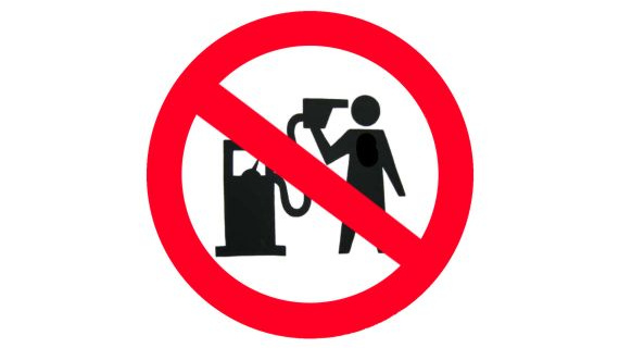 Benzín zdražil o další korunu, kam cena poroste