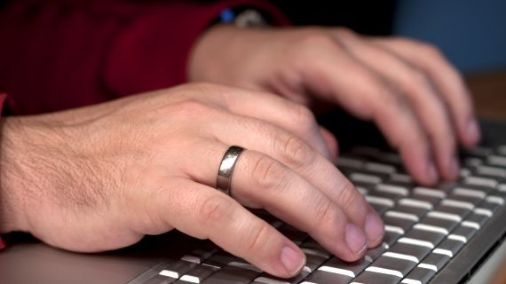 Elektronické daňové přiznání je pro úřady výhodnější, vydají méně tiskopisů