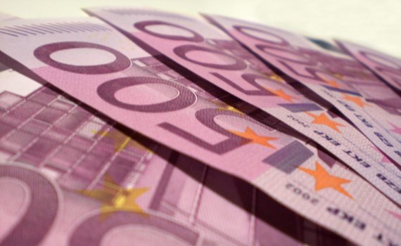 Přijetí eura se odkládá na neurčito - cheme ho vůbec?