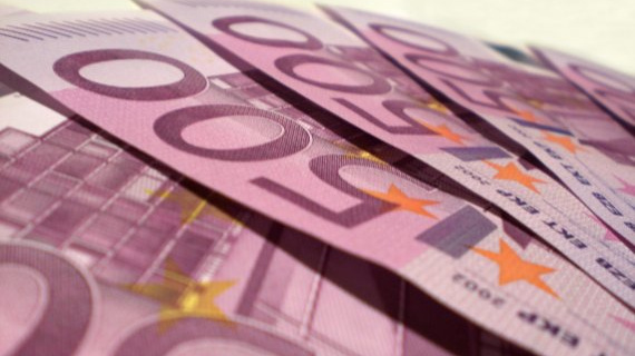 Přijetí eura se odkládá na neurčito - cheme ho vůbec?