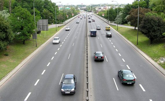 Silniční daň budou možná platit všichni motoristé