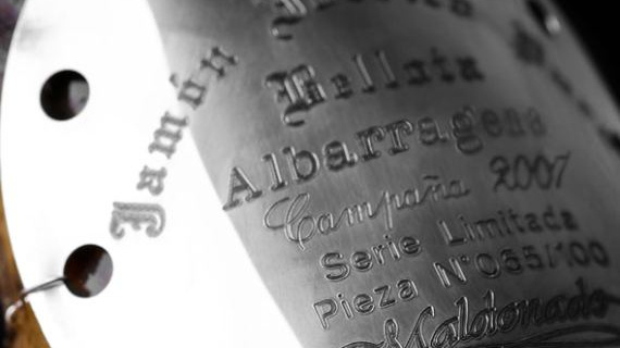 Začala se prodávat nejdražší šunka na světě. Kilo stojí 8 tisíc korun