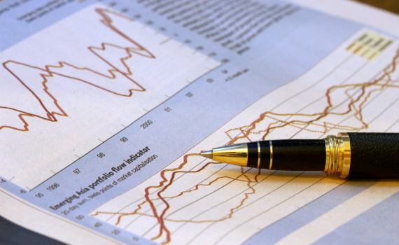 Akcie: Které tituly odolávají negativní náladě na české burze?