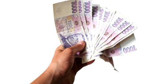 Dlužníků v krizi přibylo, mnozí ale své závazky dál platí