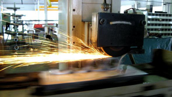 Český průmysl se loni propadl o 13,4%