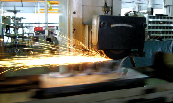 Český průmysl se loni propadl o 13,4%