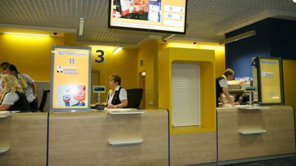 Obáváte se platit kartou na internetu? Česká pošta zprostředkuje úhradu v hotovosti na pobočce