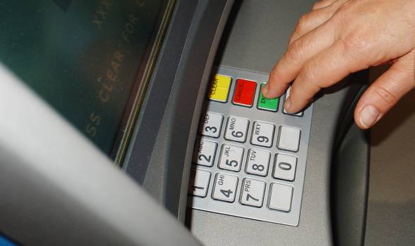 Daň z příjmu lze zaplatit pomocí bankomatů, banky tak rozšiřují nabídku