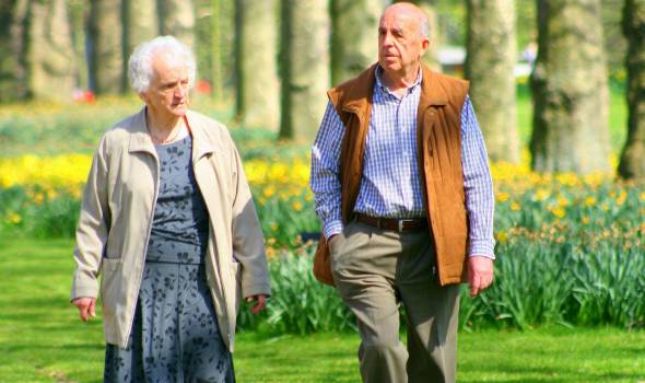 Průměrný důchod je 10033Kč. Muži mají o dva tisíce víc než ženy