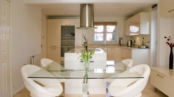 Kuchyně až s 50 pct slevami - Výrobci kuchyní bojují o trh, ceny klesají