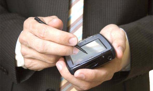 Šéfové státních firem si už nebudou schvalovat platy