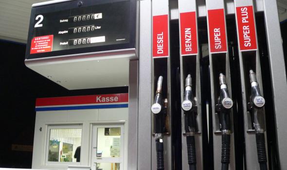 Benzín přestal zdražovat, jak se vyvíjí ceny phm?