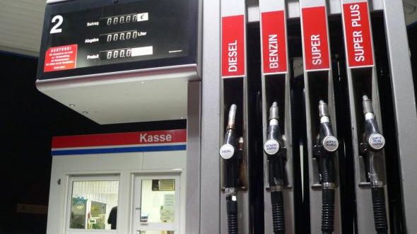 Benzín přestal zdražovat, jak se vyvíjí ceny phm?