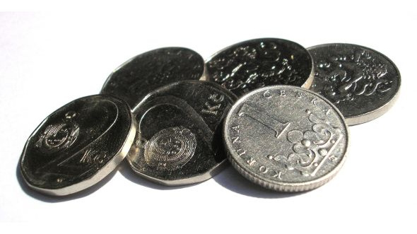 Banky v loňském roce vybraly na poplatcích 36,4 miliardy korun