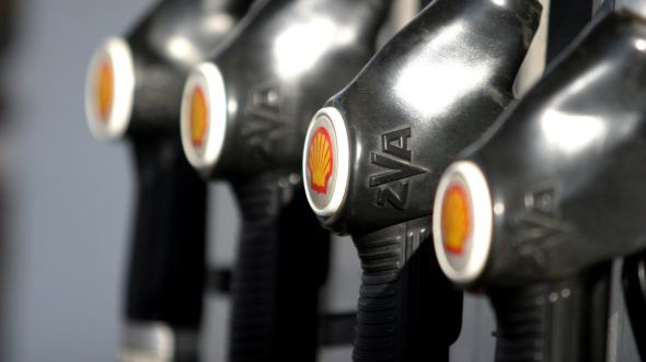 Benzín i nafta zdraží o desetihaléře