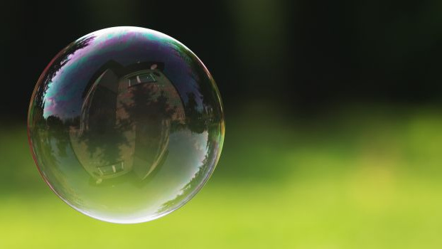 Ceny bytů klesají, nebo rostou? Statistici se přou s developery a realitkami