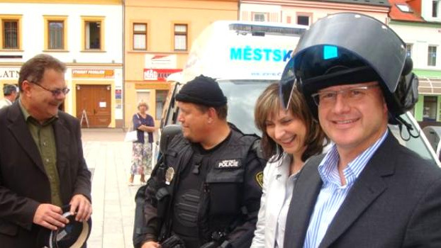 Litvínov přitvrdí a bude kontrolovat žadatele o sociální dávky zda nevlastní nemovitost