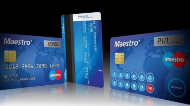 Platební karta s displejem má být bezpečnější, ukazuje i zůstatek