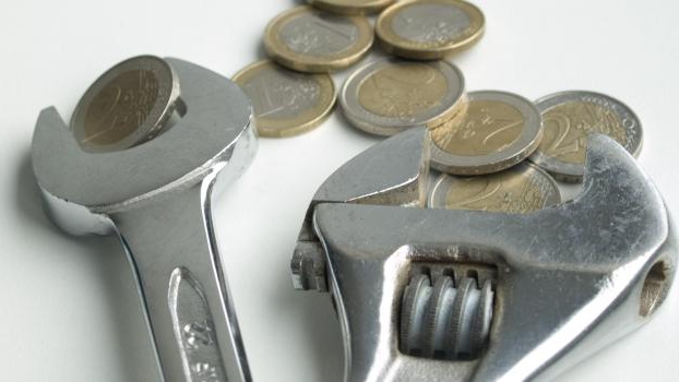 Burzy ovlivňoval stres před zveřejněním zátěžových testů bank, Maďarsko a hospodářské výsledky