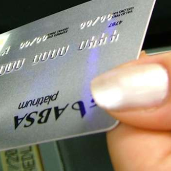 Na bankomatech se opět objevily falešné čtečky - Nejčastější fígle podvodníků