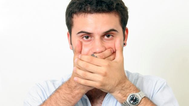 Platy státních zaměstnanců klesnou o desetinu, bonusy se ale zvednou