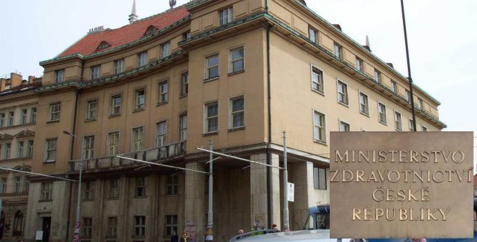 Ministerstvo zdravotnictví ušetří letos hlavně na platech
