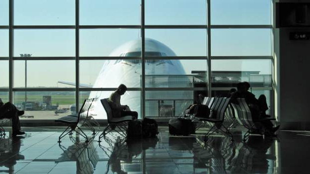 Sněmovna prý lhala, aby utajila poslance letající za státní peníze