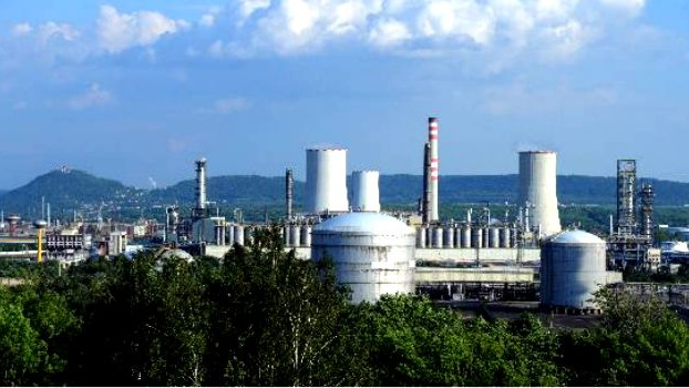 Unipetrol se z loňské ztráty dostal v prvním pololetí do zisku 829 milionů korun