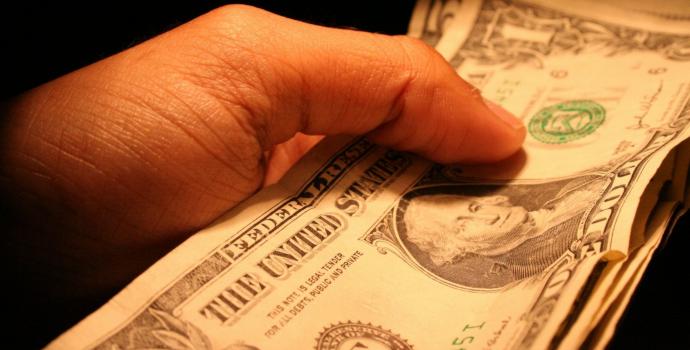 Američané začínají vybírat poplatek za "elektronické vízum"