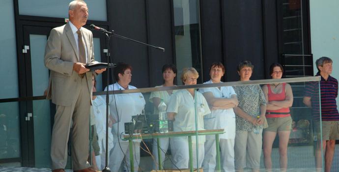 Heger: Platy zdravotníků mají vyjadřovat úctu k jejich práci, ale šetřit se musí