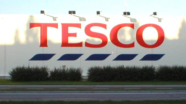 Tesco bude v Česku prodávat přes internet