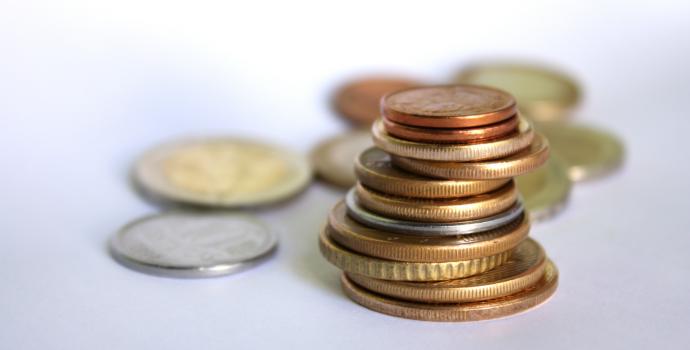 Ve státní pokladně letos zatím chybí 99,6 miliardy, dluh ještě poroste