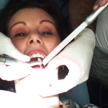 Plomby budou dál zadarmo, ministr zdravotnictví Heger ustoupil 