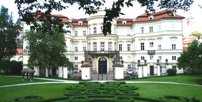 Němci chtějí Lobkovický palác, nabízejí za něj pozemek v centru Berlína
